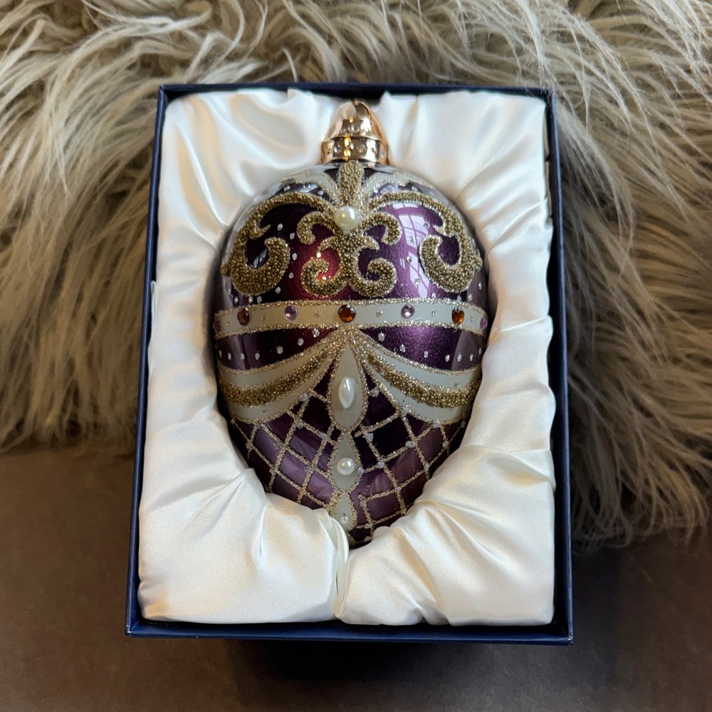 Statement ornament. NEW! 6” tall and 4” wide.